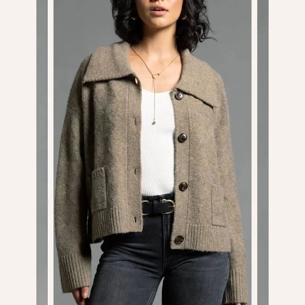 WEEKEND LOS ANGELES - Gretchen Collared Cropped Cardigan